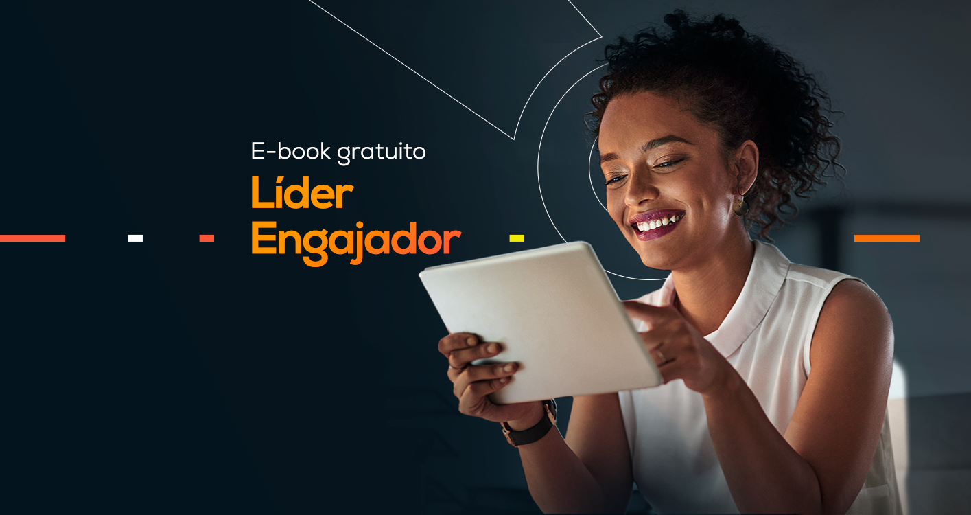 Mulher segurando um tablet e lendo o e-book Líder Engajador